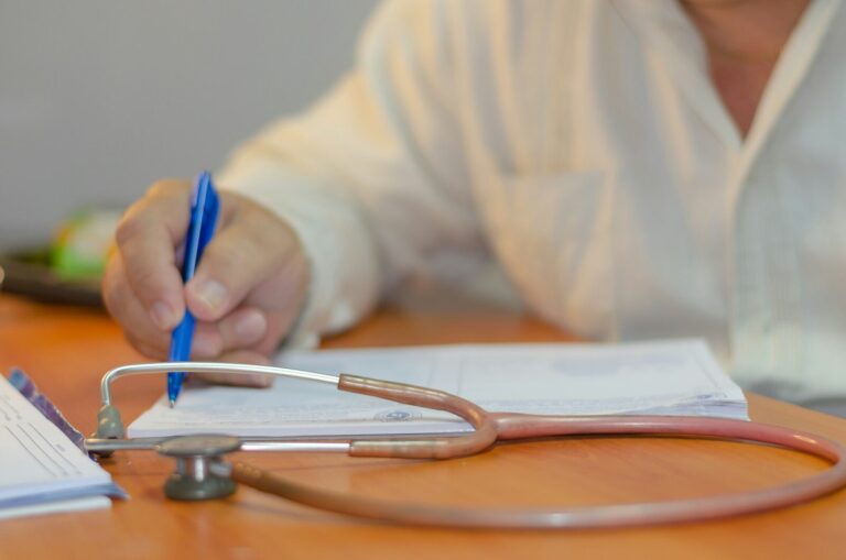 Dossier médical pour comprendre l’importance du certificat médical initial après un accident