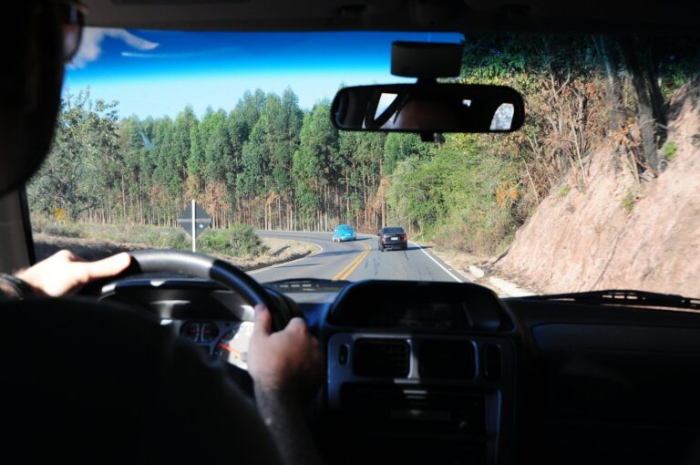 Dossier d’assurance pour comprendre l’indemnisation d’un conducteur partiellement responsable