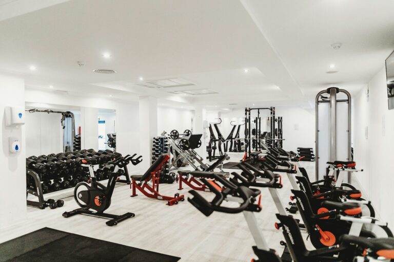 Salle de sport et dossier médical pour comprendre l’indemnisation après un accident