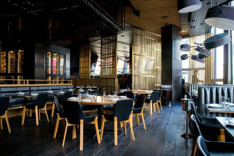 Dossier et facture pour comprendre l’indemnisation après une chute dans un hôtel ou un restaurant