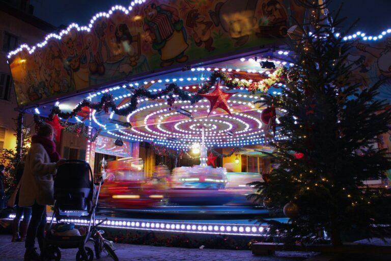 Ticket de parc et dossier pour comprendre l’indemnisation après un accident de manège